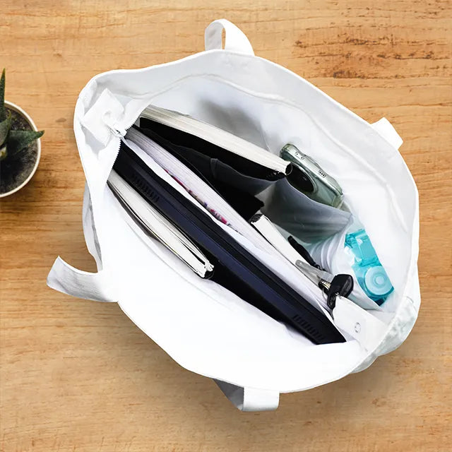 Sniffing Out the Snacks - Everyday Large Tote Bag